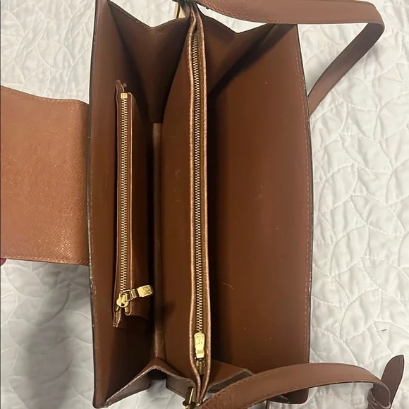 She’s Turning 30! Vintage 1996 Louis Vuitton Courcelles Monogram Crossbody Bag - Picture 8 of 11